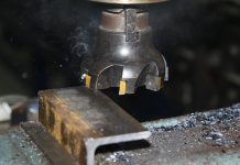 Maszyny do obróbek różnych materiałów maszyna do obróbek blacharskich s1