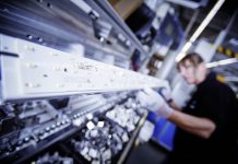 2017 na rynku powierzchni magazynowych oświetlenie hali s1